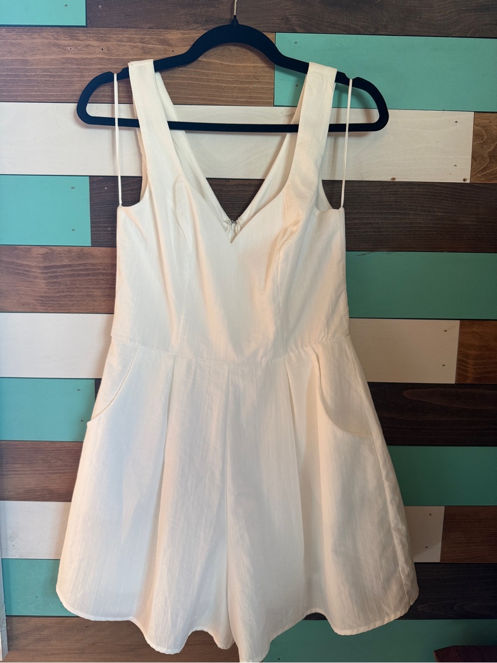Francesca's Collections White V-Neck Romper with pockets